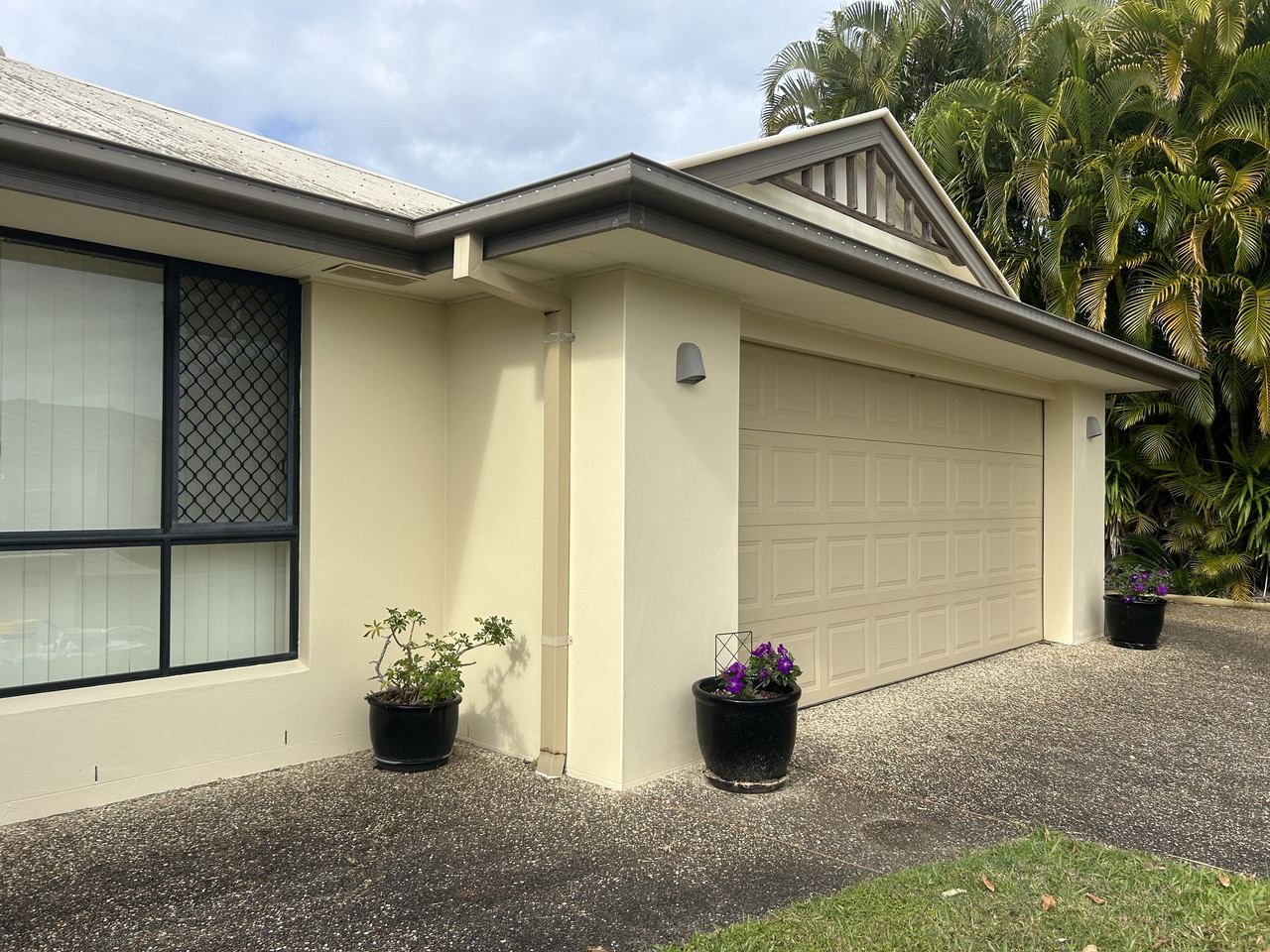 Exterior house painting in the Tweed Heads region by Munn & Co. Finishes
