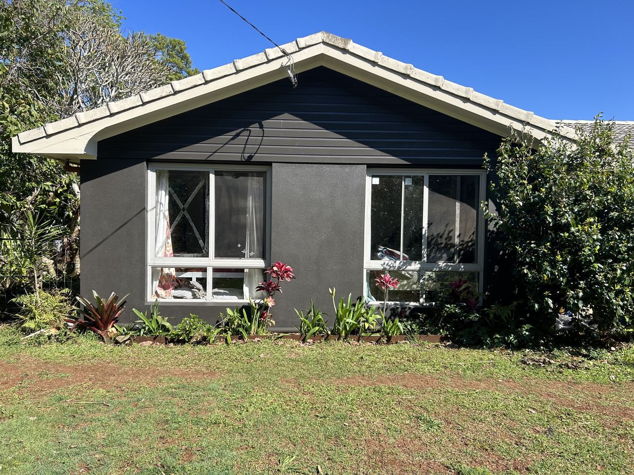 Coastal exterior finish on a Kingscliff home by Munn & Co. Finishes